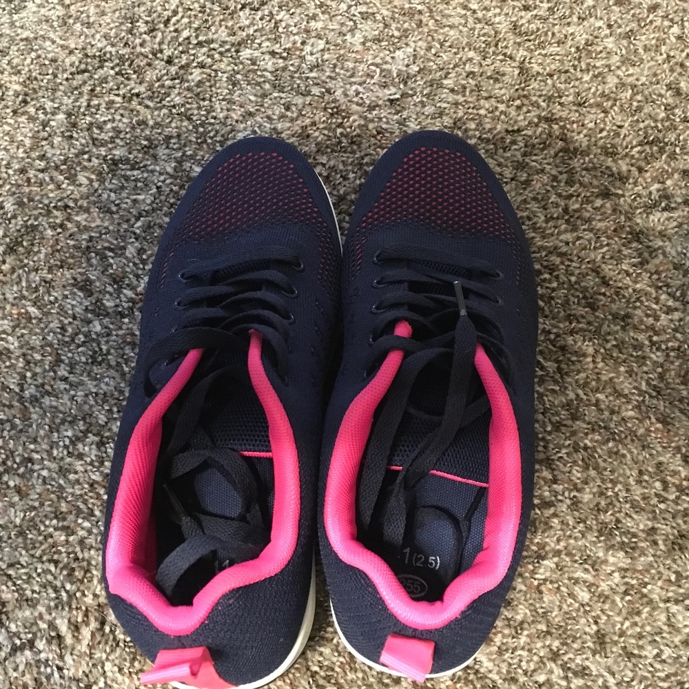 Blue and pink lace up sneaker, size 9